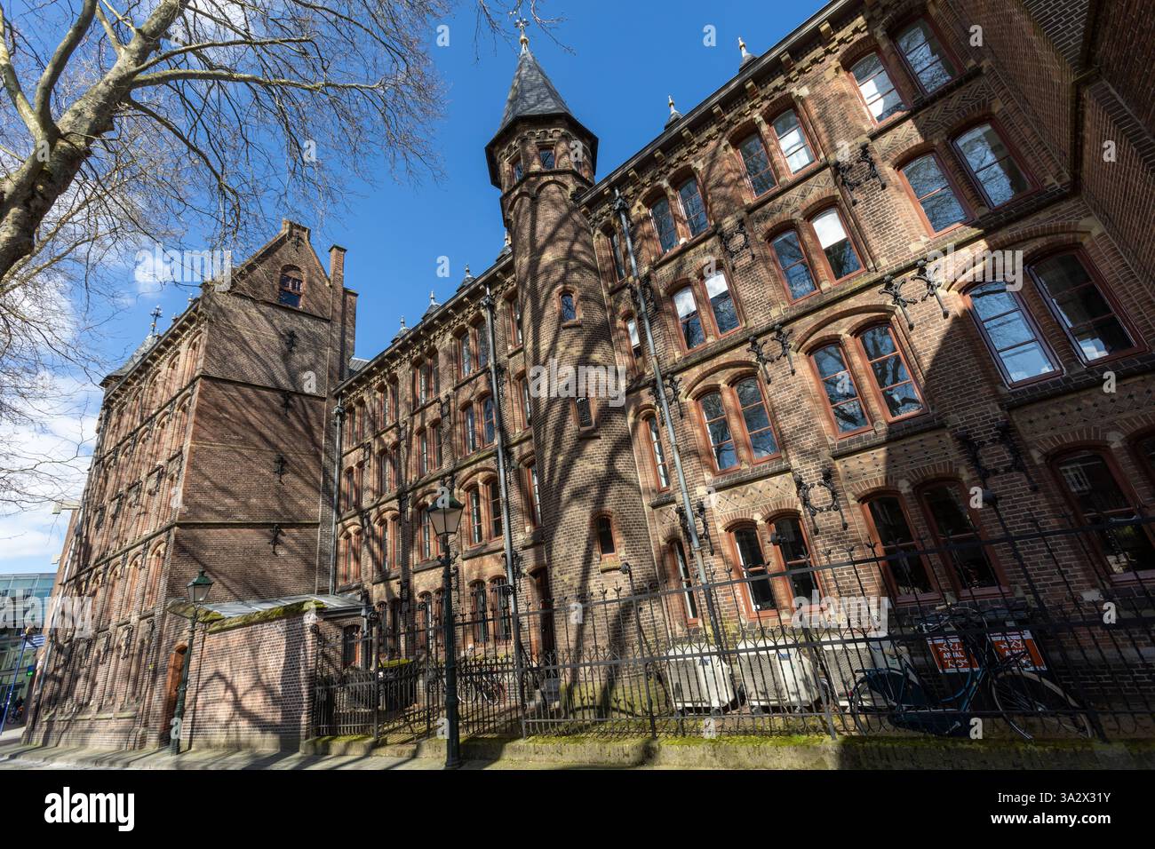 Anciennes archives d'État dans le centre de la ville historique Den Bosch. Banque D'Images