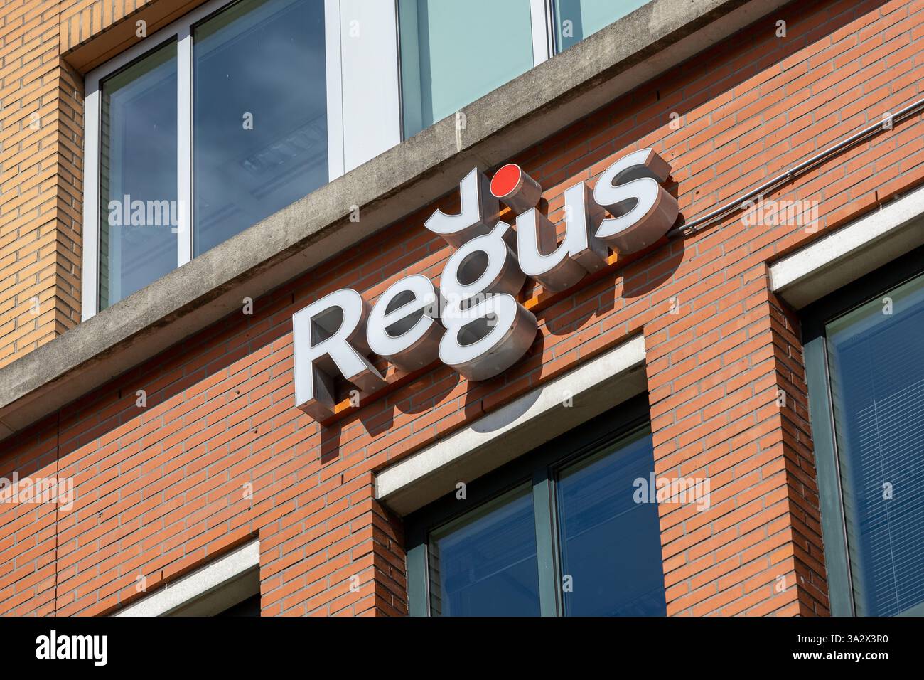 Logo Regus. Regus propose des espaces de travail modernes et flexibles à Den Bosch. 'S-Hertogenbosch, pays-Bas Banque D'Images