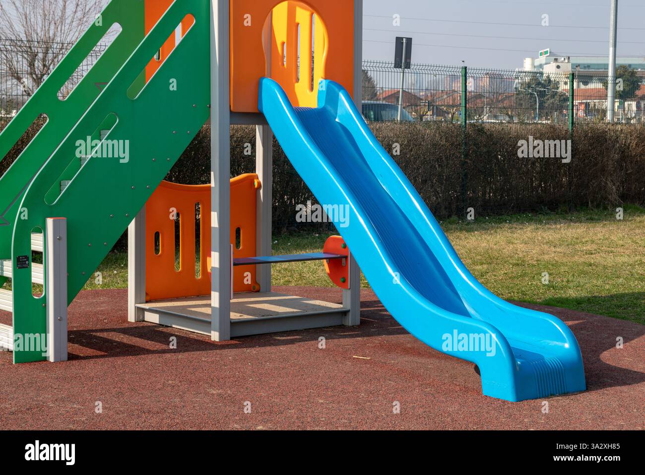 aire de jeux pour enfants, le jeu est une structure colorée, amusante et interactive qui stimule la créativité et l'activité physique. espace idéal pour sociali Banque D'Images