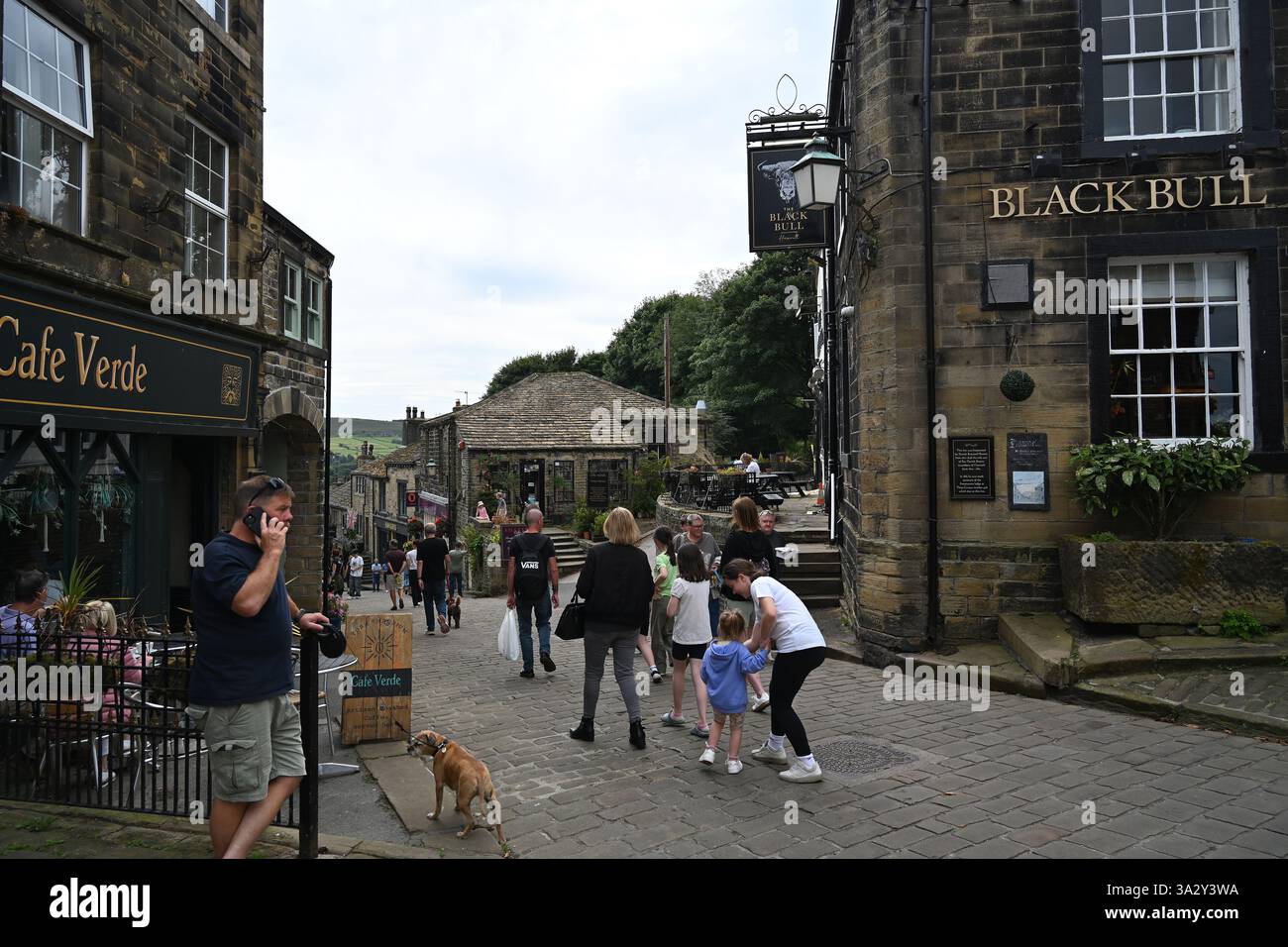 Main Street, village de Haworth dans le West Yorkshire, Angleterre Banque D'Images