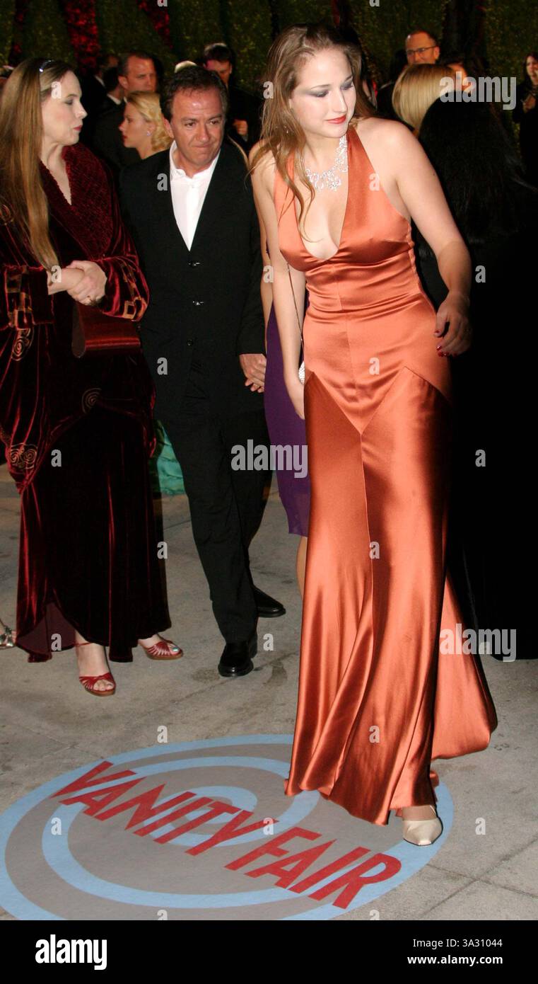 29 FÉVRIER 2004 - WEST HOLLYWOOD, CALIFORNIE, ÉTATS-UNIS - K35794NP.VANITY FAIR OSCAR PARTY 2004, AU RESTAURANT MORTONS, WEST HOLLYWOOD, CALIFORNIE.02/29/04. NINA PROMMER/ 2004.LEELEE SOBIESKI. (Crédit image : © Globe photos/ZUMAPRESS.com) Banque D'Images