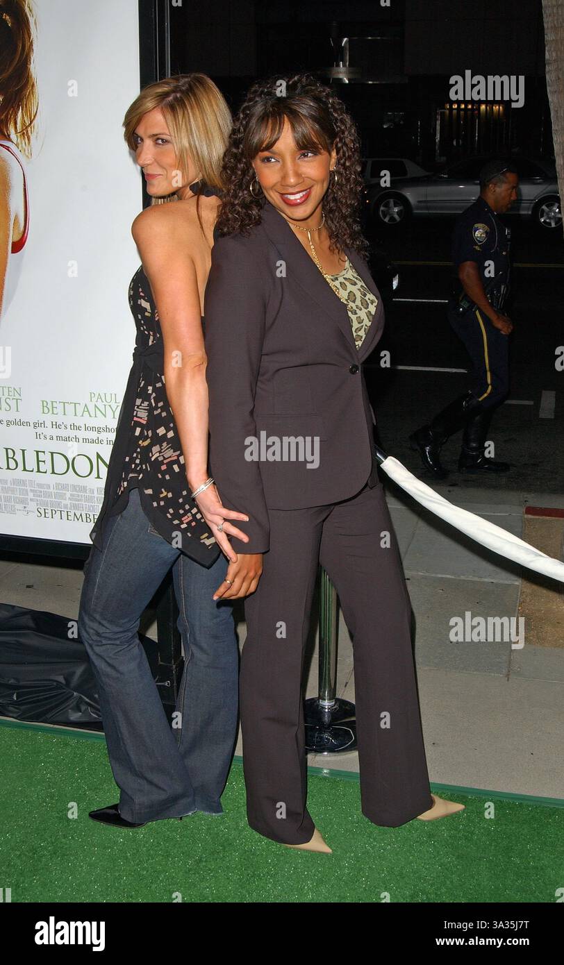 13 SEPTEMBRE 2004 - BEVERLY HILLS, CALIFORNIE, USA - K38972FB.WIMBLEDON PREMIÈRE MONDIALE AU SAMUEL GOLDWYN THEATRE, BEVERLY HILLS, CALIFORNIE .09/13/2004 . FITZROY BARRETT/ 2004.ARTEL NEVILLE ET DEBBIE MATENOPOULOS. (Crédit image : © Globe photos/ZUMAPRESS.com) Banque D'Images