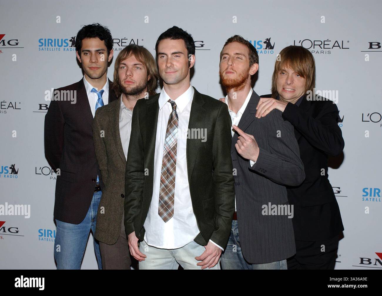 12 FÉVRIER 2005 - BEVERLY HILLS, CALIFORNIE - K41292FB.CLIVE DAVIS 2005 PRE GRAMMY PARTY, AU BEVERLY. HILLS HOTEL, BEVERLY HILLS, CA..02-12-2005. FITZROY BARRETT/ 2005.MAROON 5(crédit image : © Globe photos/ZUMAPRESS.com) Banque D'Images