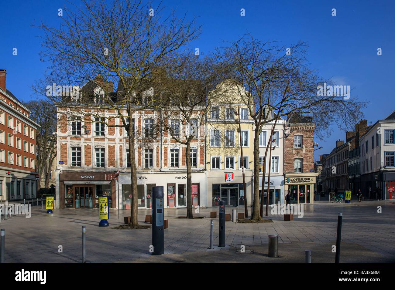 France, région hauts-de-France, somme Department, Amiens, rue de Noyon, place René Goblet, inutile pour les cartes postales. Crédit : Gilles Targat/Photo12 Banque D'Images