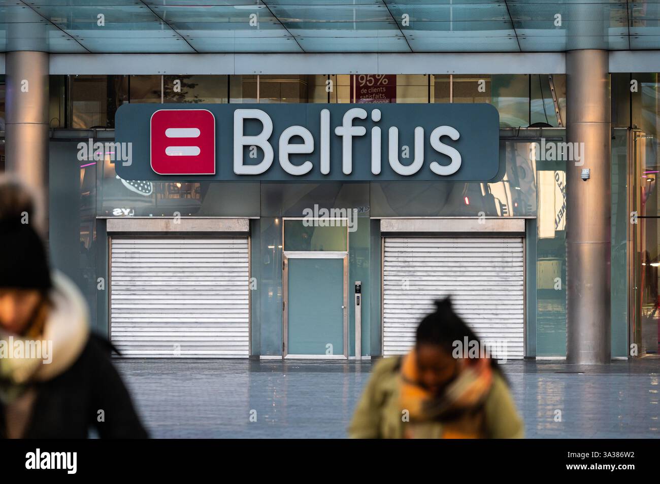 Entrée du siège bancaire de Belfius, place Rogier à Bruxelles, Belgique, jeudi 13 mars 2025 Banque D'Images