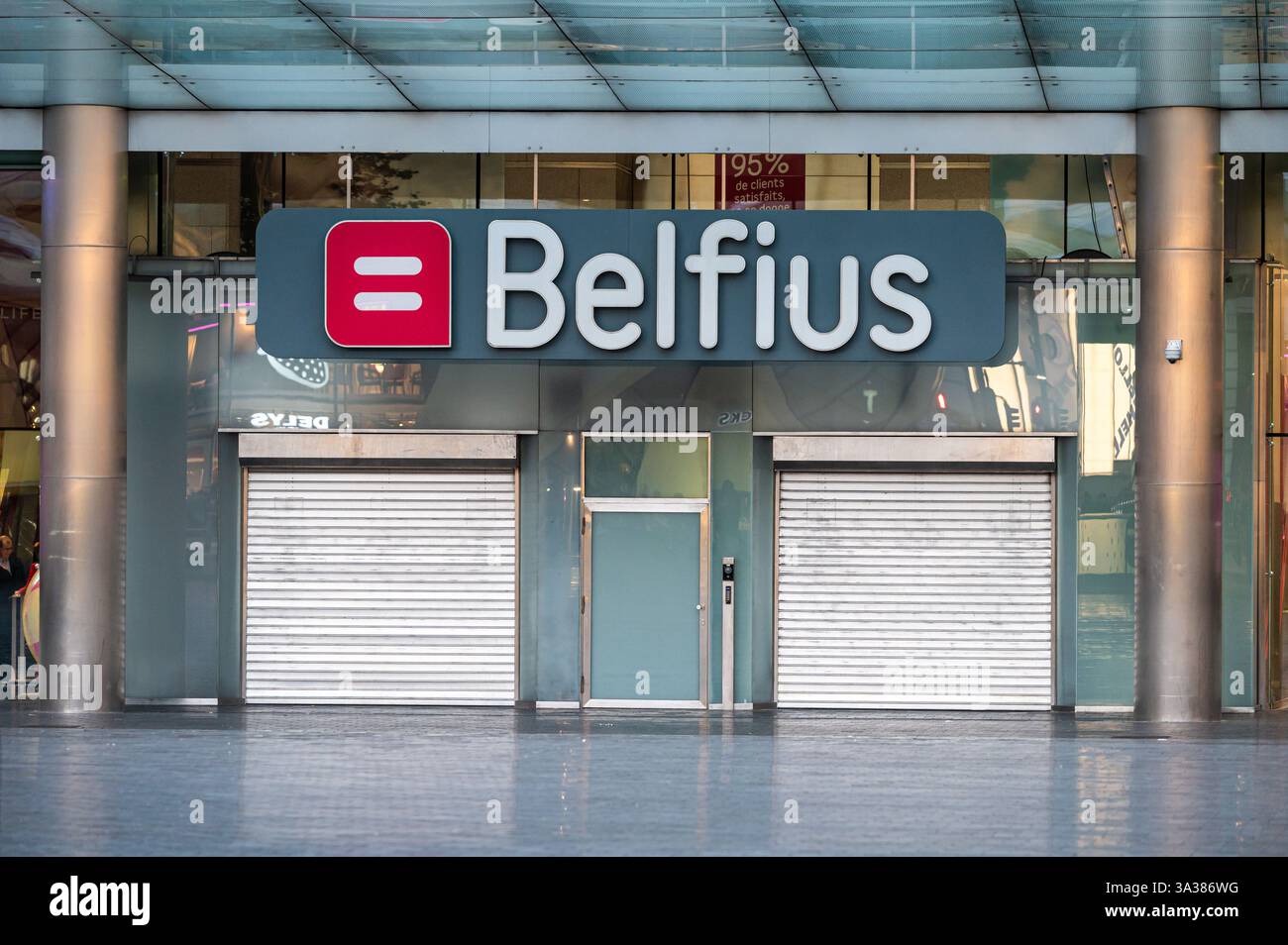 Entrée du siège bancaire de Belfius, place Rogier à Bruxelles, Belgique, jeudi 13 mars 2025 Banque D'Images