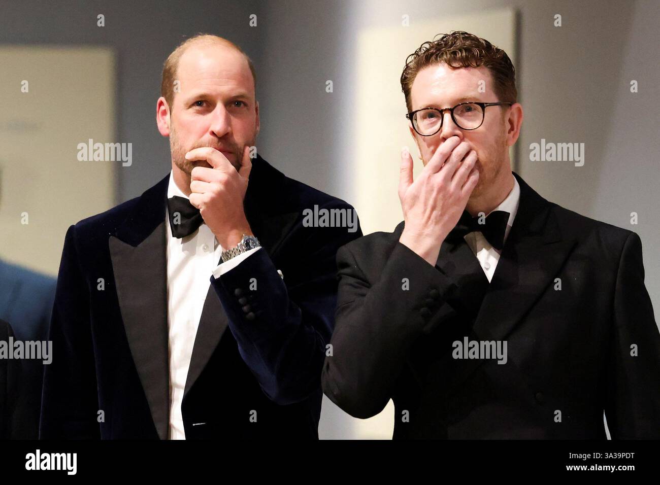 Le Prince de Galles et Nicholas Cullinan, directeur du British Museum, arrivent aux Centrepoint Awards, qui célèbrent les réalisations de jeunes qui ont transformé leur vie après avoir vécu l’itinérance, au British Museum, dans le centre de Londres. Date de la photo : mercredi 16 octobre 2024. Banque D'Images