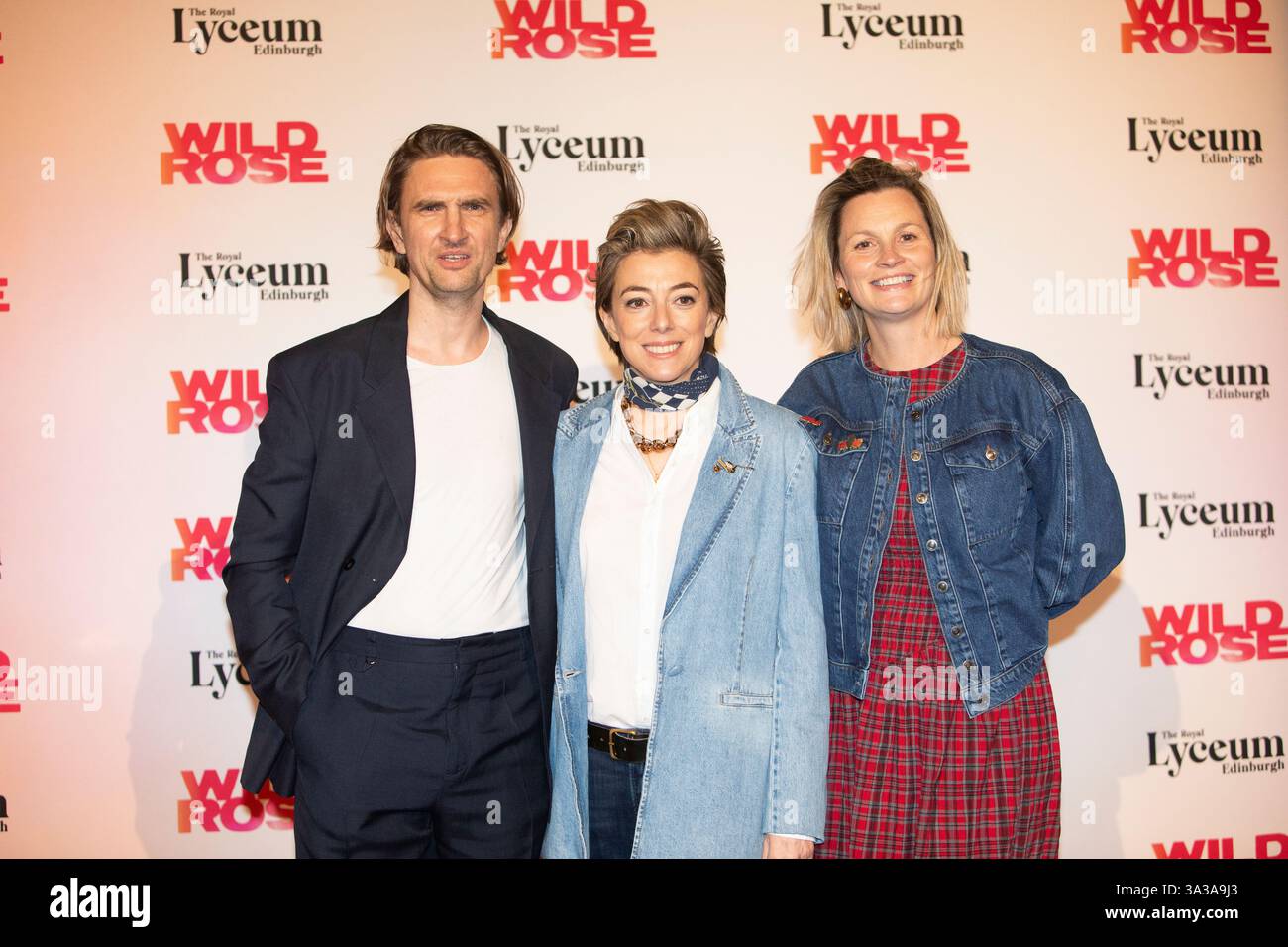 Édimbourg, Royaume-Uni. 14 mars 2025. Première mondiale : Wild Rose, tapis rouge au Lyceum Theatre Édimbourg. Wild Rose est basé sur le film primé acclamé par la critique du même nom mettant en vedette Jessie Buckley et Julie Walters, écrit par Nicole Taylor et réalisé par Tom Harper. Picture : Nicole Taylor est une scénariste écossaise, Patrick Daly film Producer et Faye Ward film Produce. Crédit photo : Pako Mera/Alamy Live News Banque D'Images