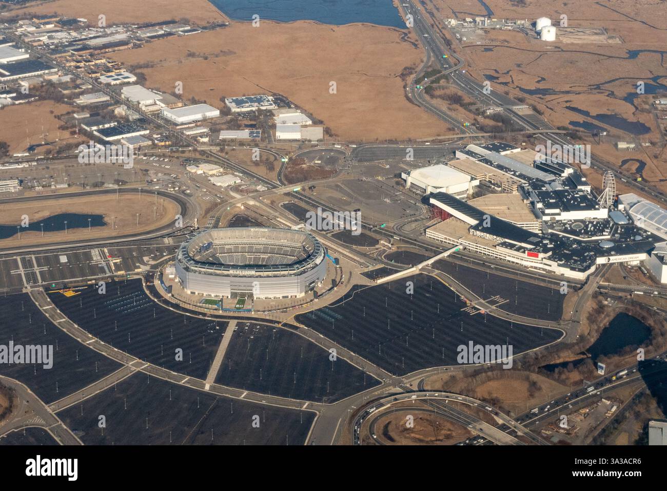 Meadowlands, New Jersey, États-Unis - 13 mars 2025 - photographie aérienne du Metlife Stadium, du circuit de course de Meadowlands et de la Meadowlands Arena Banque D'Images