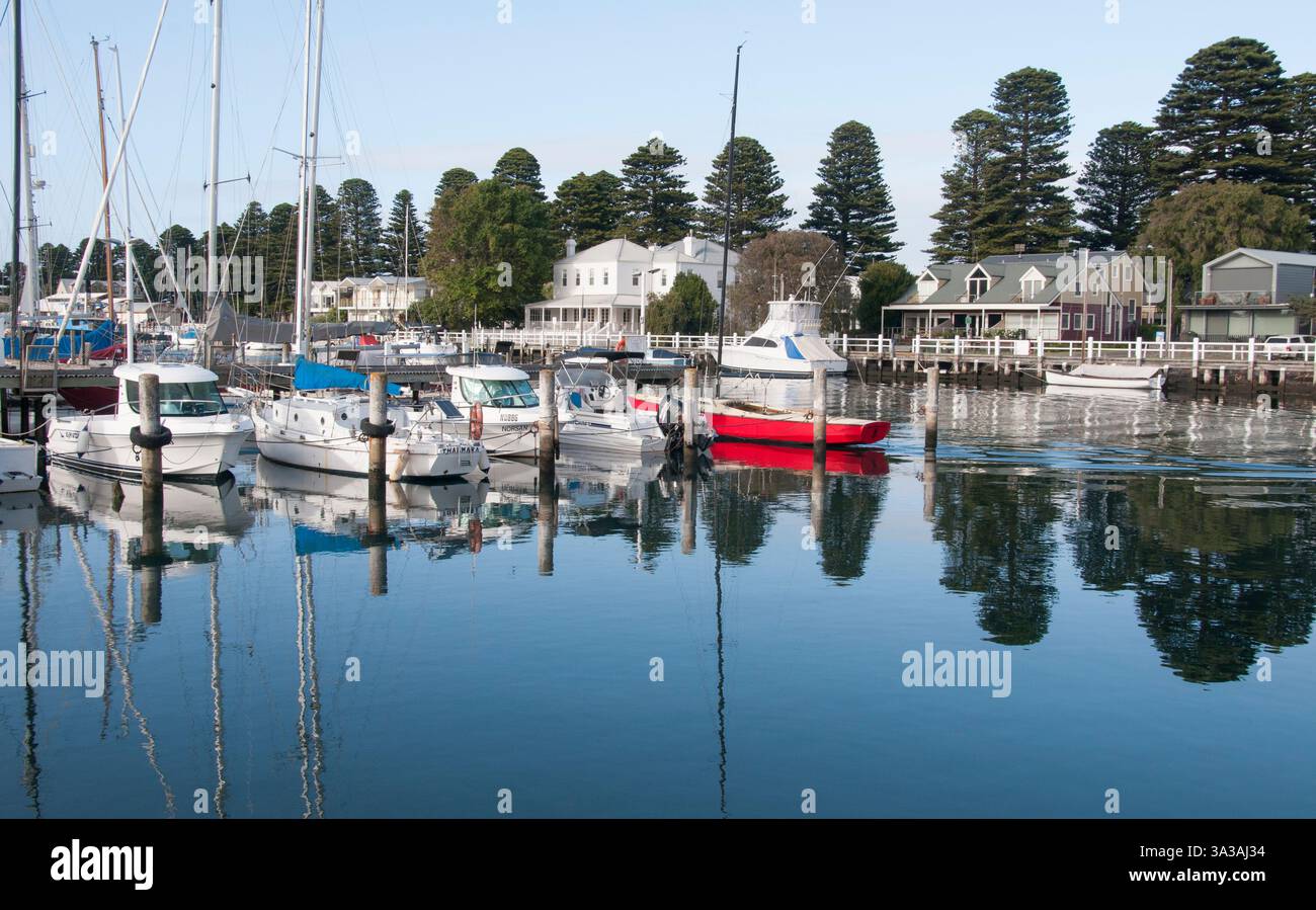 Lumière matinale sur le mouillage de la rivière Moyne à Port Fairy, Victoria, Australie Banque D'Images