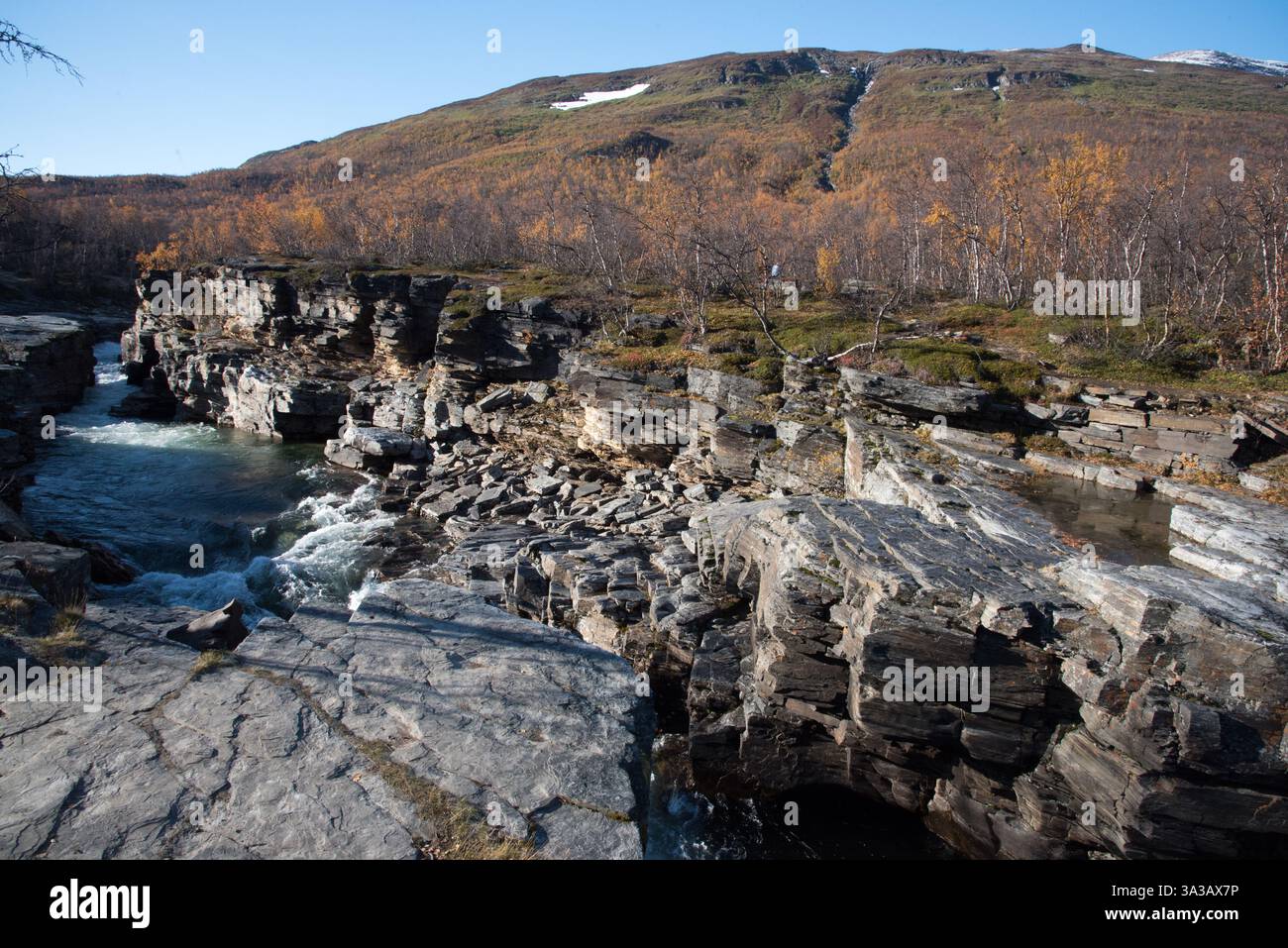 Le canyon de Abiskojåkka est une gorge dans le nord de la Suède dans le parc national Abisko où commence la randonnée bien connue de Kungsleden. Banque D'Images