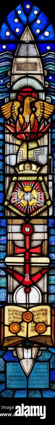 La fenêtre commémorative des 1207 hommes perdus dans le naufrage en 1940 du porte-avions 'HMS Glorious', Martindale Church, Cumbria, Royaume-Uni Banque D'Images