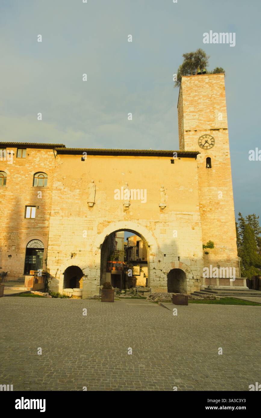Porta Consolare (porte du Consul romain), du IIe siècle av. J.-C. Spello, région Ombrie, Italie Banque D'Images