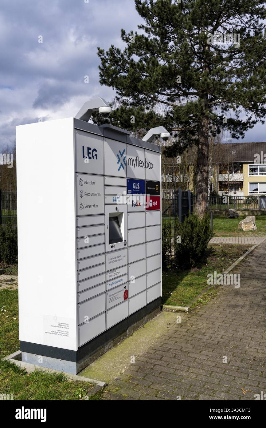 Parcel station de myflexbox, solution logistique pour différents prestataires de services de colis dans une station de colis, UPS, dpd, GLS, Fedex, en coopération avec Banque D'Images Parcel station de myflexbox, solution logistique pour différents prestataires de services de colis dans une station de colis, UPS, dpd, GLS, Fedex, en coopération avec Banque D'Images