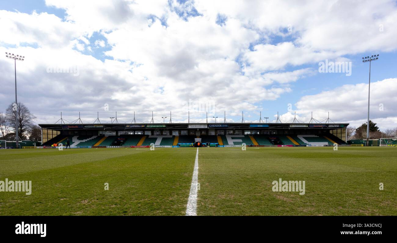 Yeovil, Somerset, Royaume-Uni. 15 mars 2025. Vue générale à l'intérieur de Huish Park avant le match de Ligue nationale au stade Huish Park, Yeovil photo de Martin Edwards/Alamy Live News 07880 707878 crédit : Martin Edwards/Alamy Live News Banque D'Images