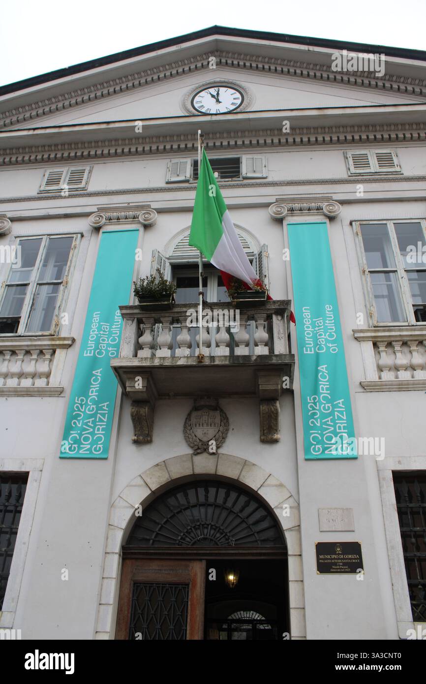 Gorizia, Italie - 25 février 2025 : la mairie de Gorizia, capitale européenne de la culture 2025 avec Nova Gorica. Europe du Sud. Banque D'Images
