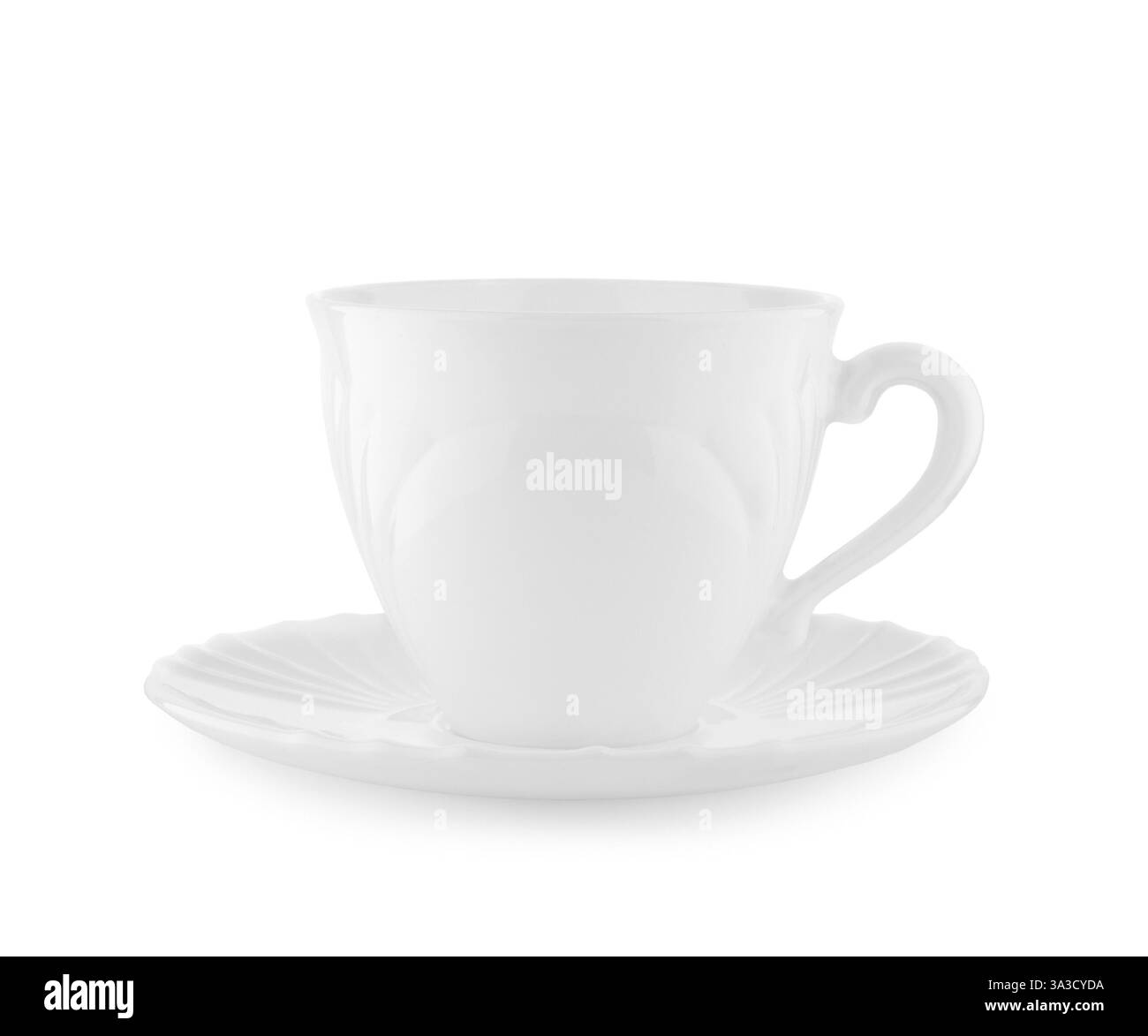 Tasse blanche sur une assiette isolée Banque D'Images