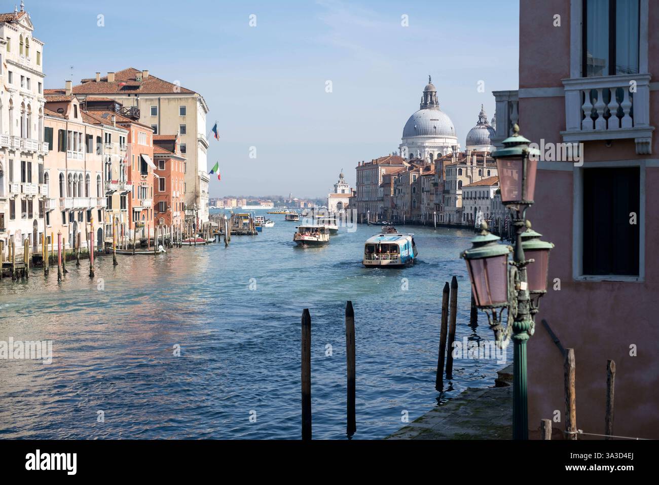Boote auf den Kanälen von Venedig. / Bateaux sur les canaux de Venise. Snapshot-Photography/K.M.Krause *** bateaux sur les canaux de Venise bateaux sur les canaux de Venise snapshot Photography K M Krause Banque D'Images