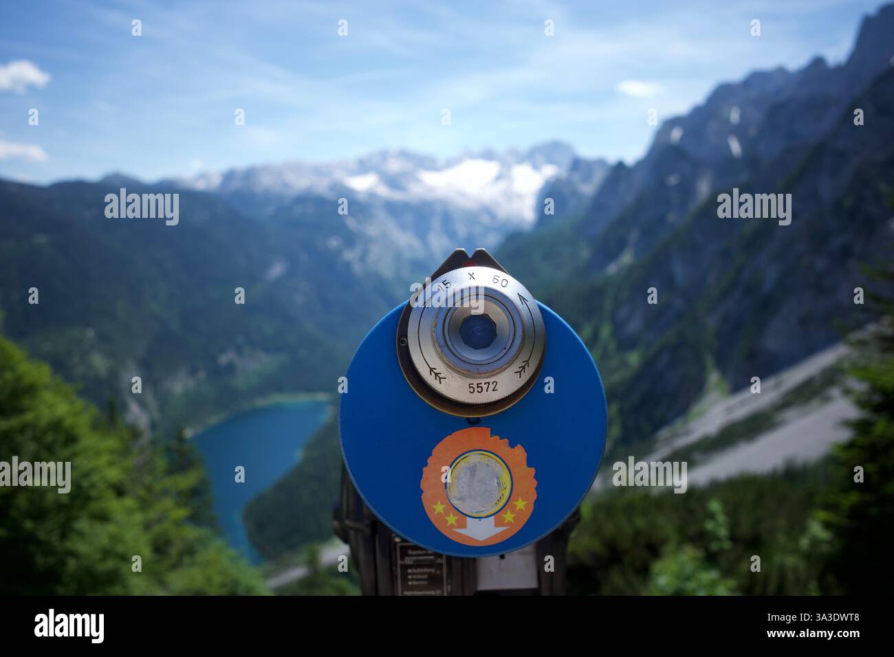 Télescopes de visualisation. Jumelles automatiques dans une montagne autrichienne à Dachstein. Banque D'Images