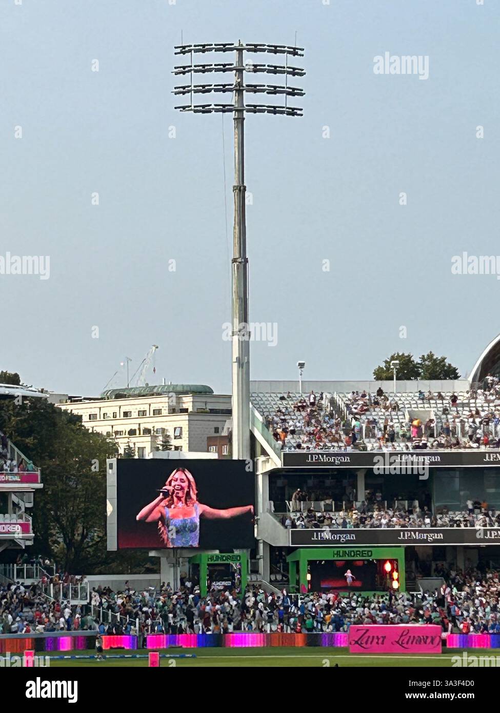 La finale des cent cricket 2024 à Lords - Image de stock capturée avec un smartphone