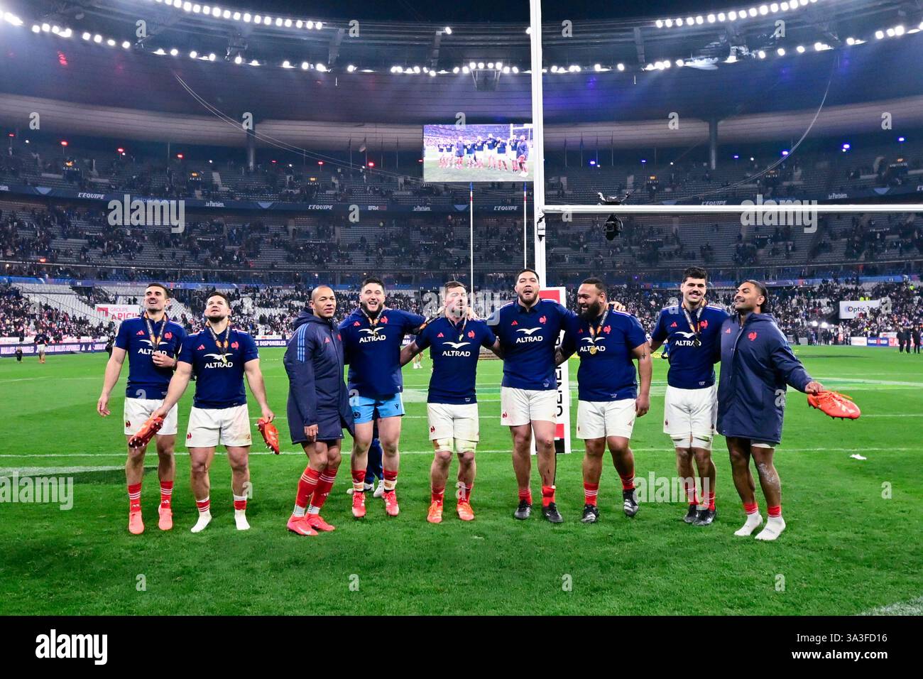 Saint Denis, France. 15 mars 2025 : Paris, France : les joueurs de France célèbrent la victoire de leur équipe après le match des six Nations 2025 entre la France et l'Ecosse au stade de France le 15 mars 2025 à Saint Denis, France. Crédit : action plus Sports images/Alamy Live News Banque D'Images