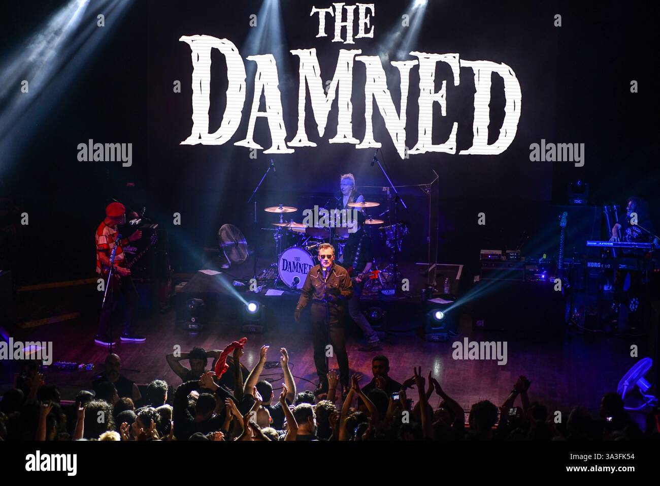 Buenos Aires (15 mars 2025). Les légendes du punk rock The Damned jouent en direct à El Teatro Flores, en Argentine. Crédit : Mariano Garcia/Alamy Live News Banque D'Images