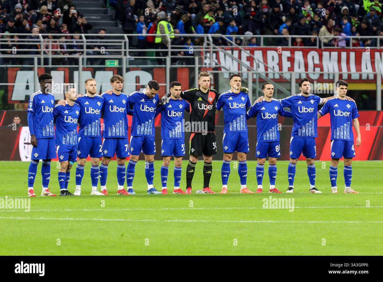 Milan, Italie. 15 mars 2025. L'équipe de Côme avant le match de football Serie A Enilive 2024/2025 entre Milan et Côme au stade Giuseppe Meazza de Milan, dans le nord de l'Italie - dimanche 15 mars 2025. Sport - Football. (Photo par Antonio Saia) crédit : Kines Milano/Alamy Live News Banque D'Images