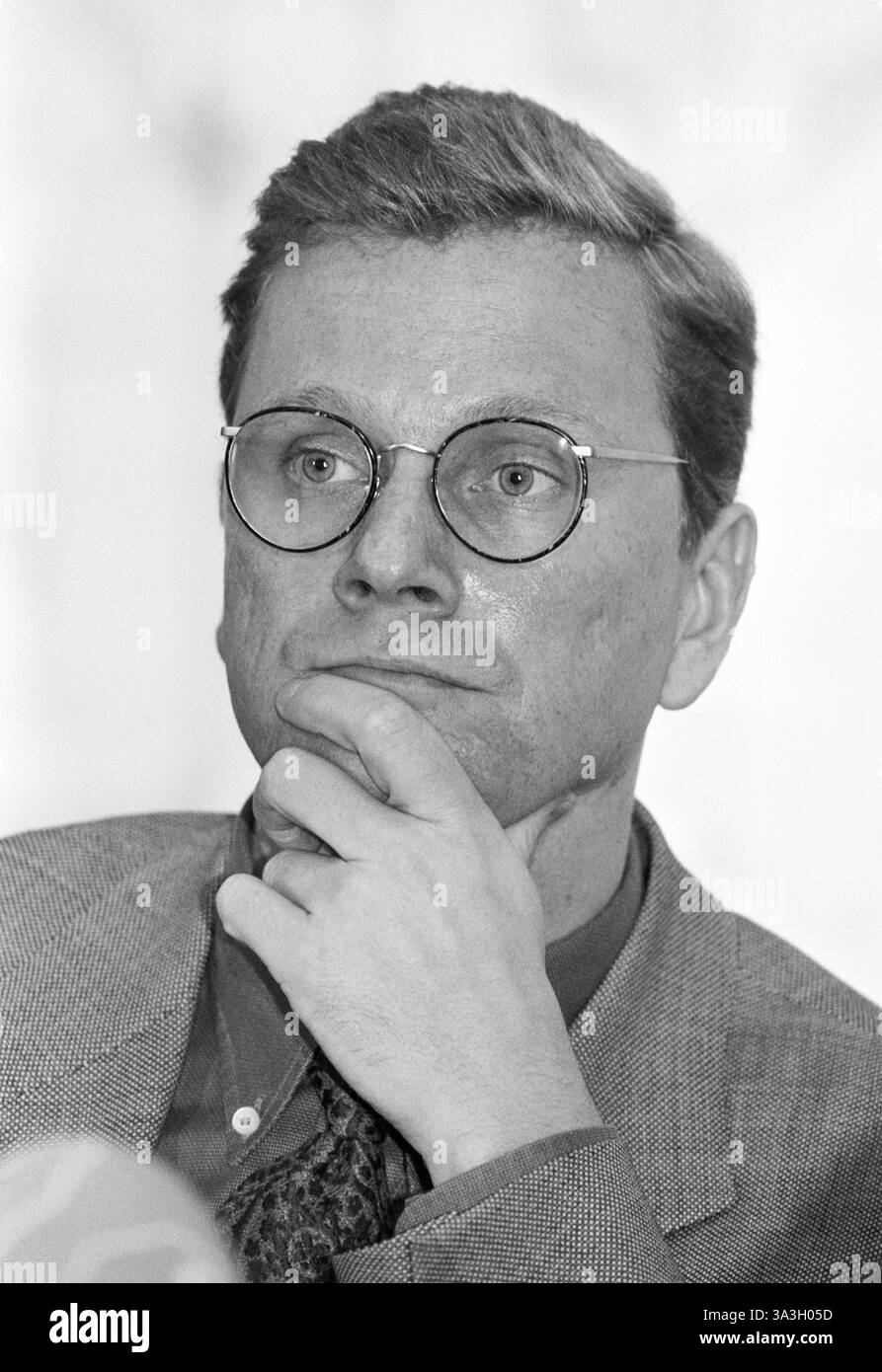 Deutschland, Bonn, 02.06.1995 Archiv. : 52-72-15 fuer Ihr Archiv Foto : FDP-Generalsekretaer Guido Westerwelle fuer Ihr Archiv *** Allemagne, Bonn, 02 06 1995 Archive 52 72 15 pour vos archives photo Secrétaire général du FDP Guido Westerwelle pour vos archives Banque D'Images Deutschland, Bonn, 02.06.1995 Archiv. : 52-72-15 fuer Ihr Archiv Foto : FDP-Generalsekretaer Guido Westerwelle fuer Ihr Archiv *** Allemagne, Bonn, 02 06 1995 Archive 52 72 15 pour vos archives photo Secrétaire général du FDP Guido Westerwelle pour vos archives Banque D'Images