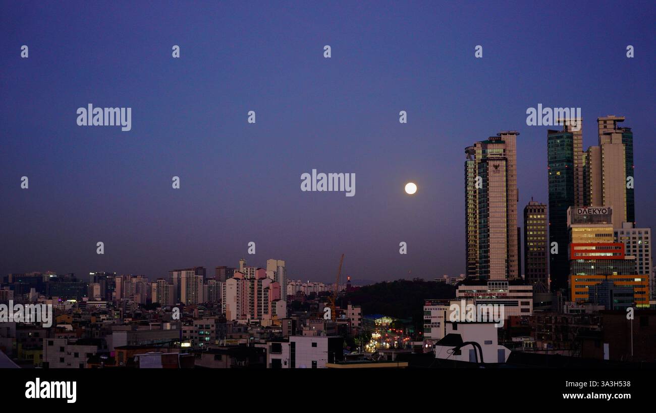 Moonlight seoul Banque de photographies et d’images à haute résolution