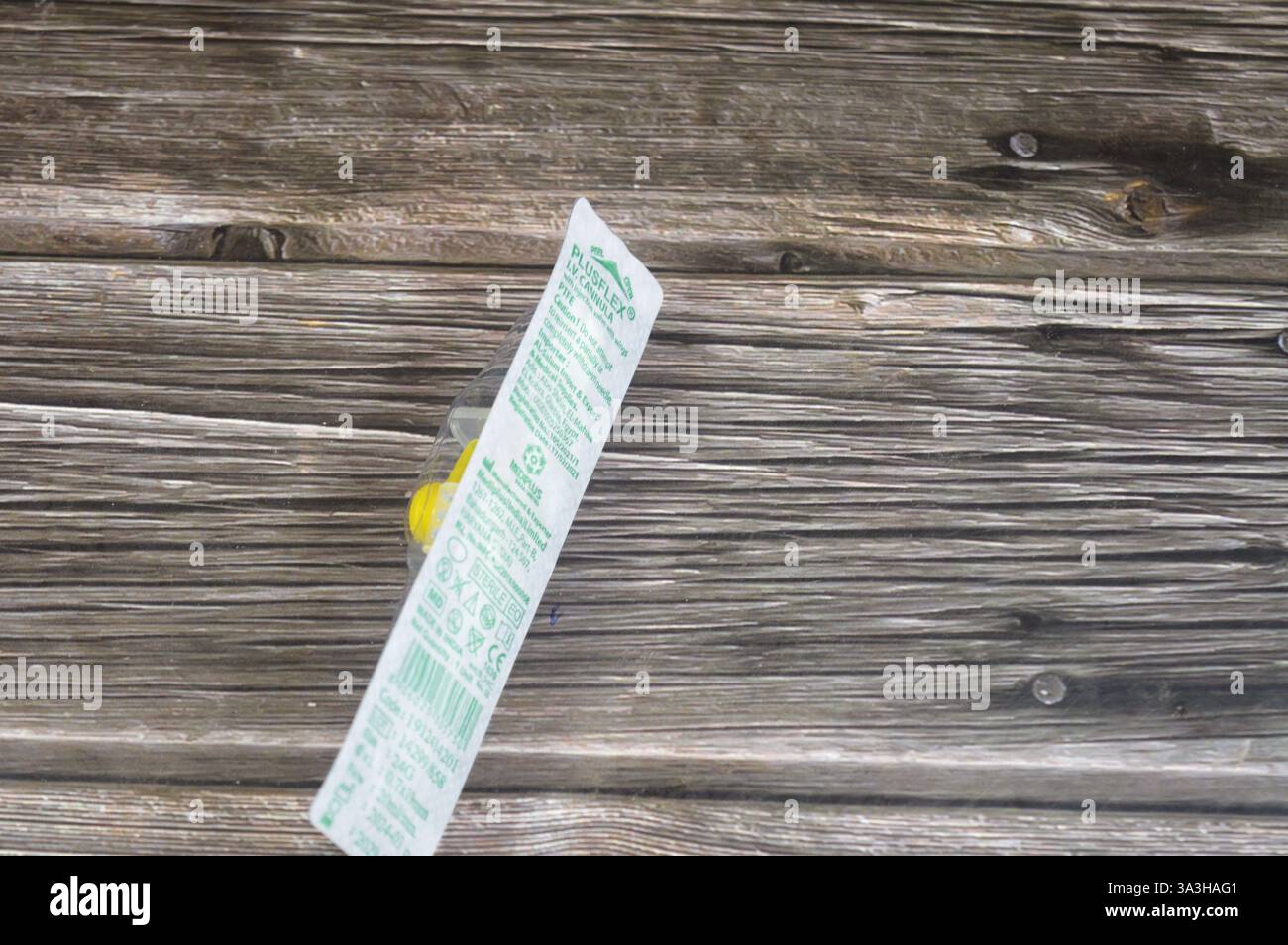 Le Caire, Egypte, 11 février 2025 : canule PLUSFLEX IV, avec valve d'injection avec ailes, fabrication indienne, canule, un tube qui peut être inséré dans le corps, Banque D'Images