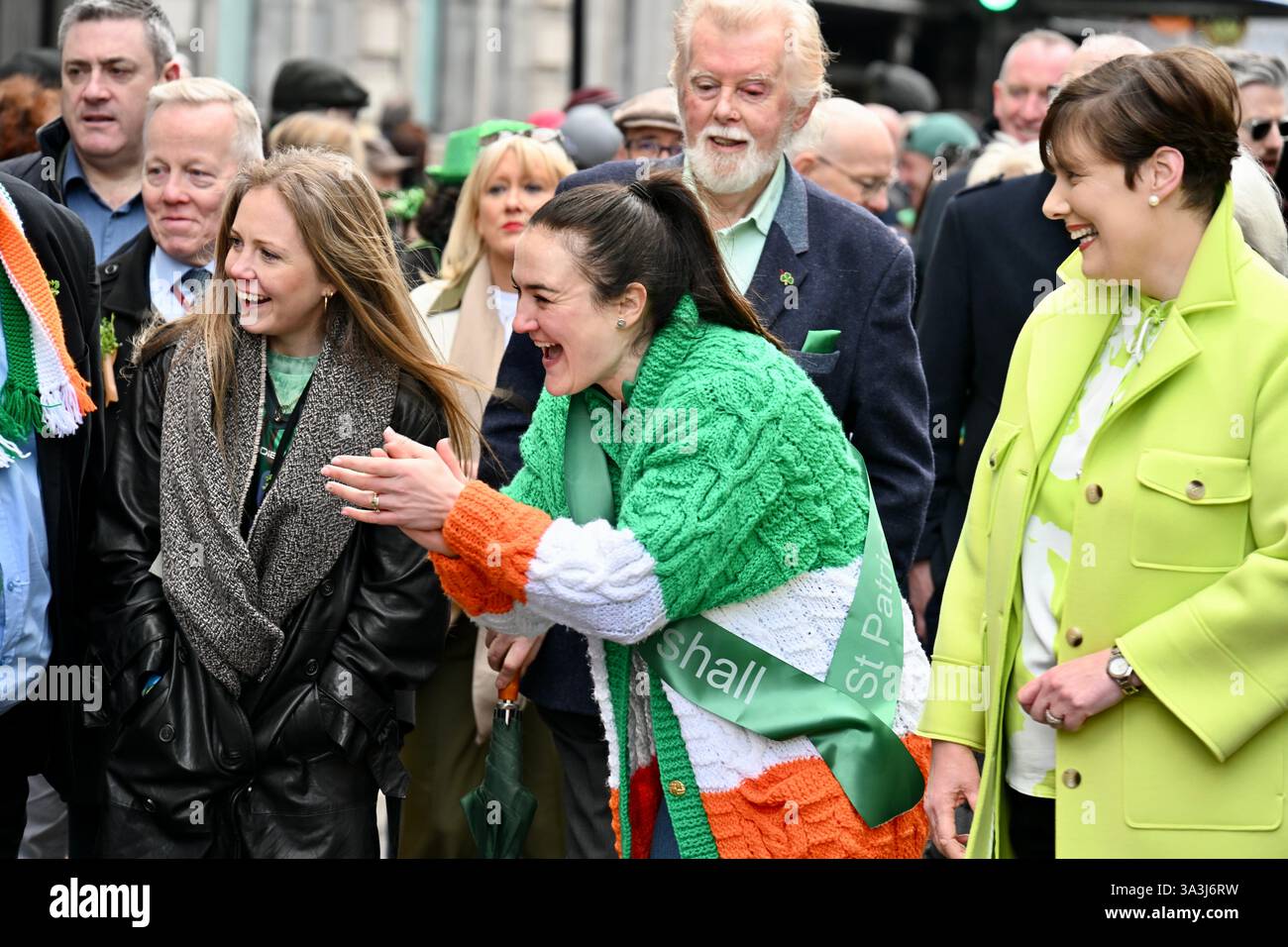 Londres, Royaume-Uni. Kellie Harrington, médaillée d'or olympique de boxe, maire du Festival St Patrick de Londres. Cet événement annuel réunissait touristes et Londoniens pour célébrer la contribution de la communauté irlandaise à Londres. Banque D'Images