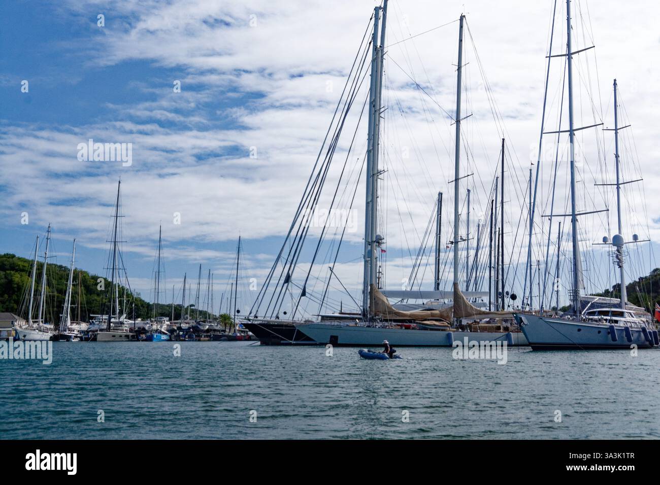 Nelson's Dockyard dans la paroisse St Paul à Antigua. Vue sur les yachts amarrés dans le chantier naval et la marina. Banque D'Images