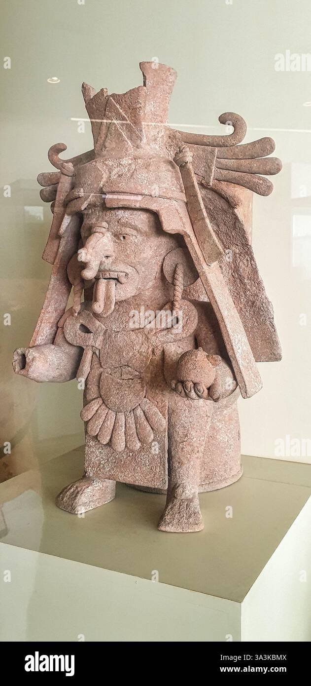 Brûleur d'encens maya Chen Muul avec des caractéristiques de Chaak, le Dieu de la pluie, en céramique, du site El Meco, au Museo de Maya, Cancun, Mexique Banque D'Images