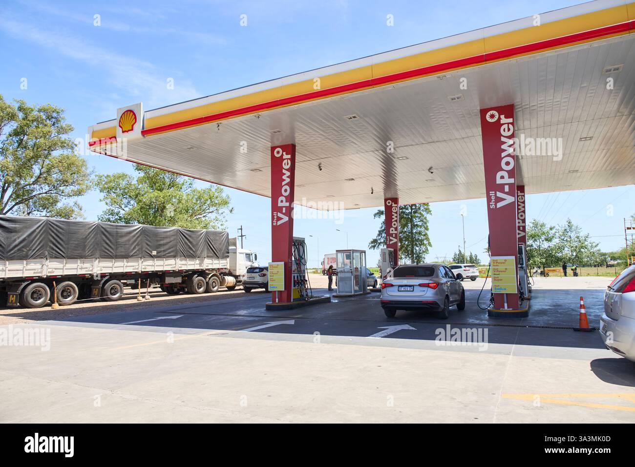 15 novembre 2024, entre Rios, Argentine : station-service Shell sur un bord de route. Banque D'Images