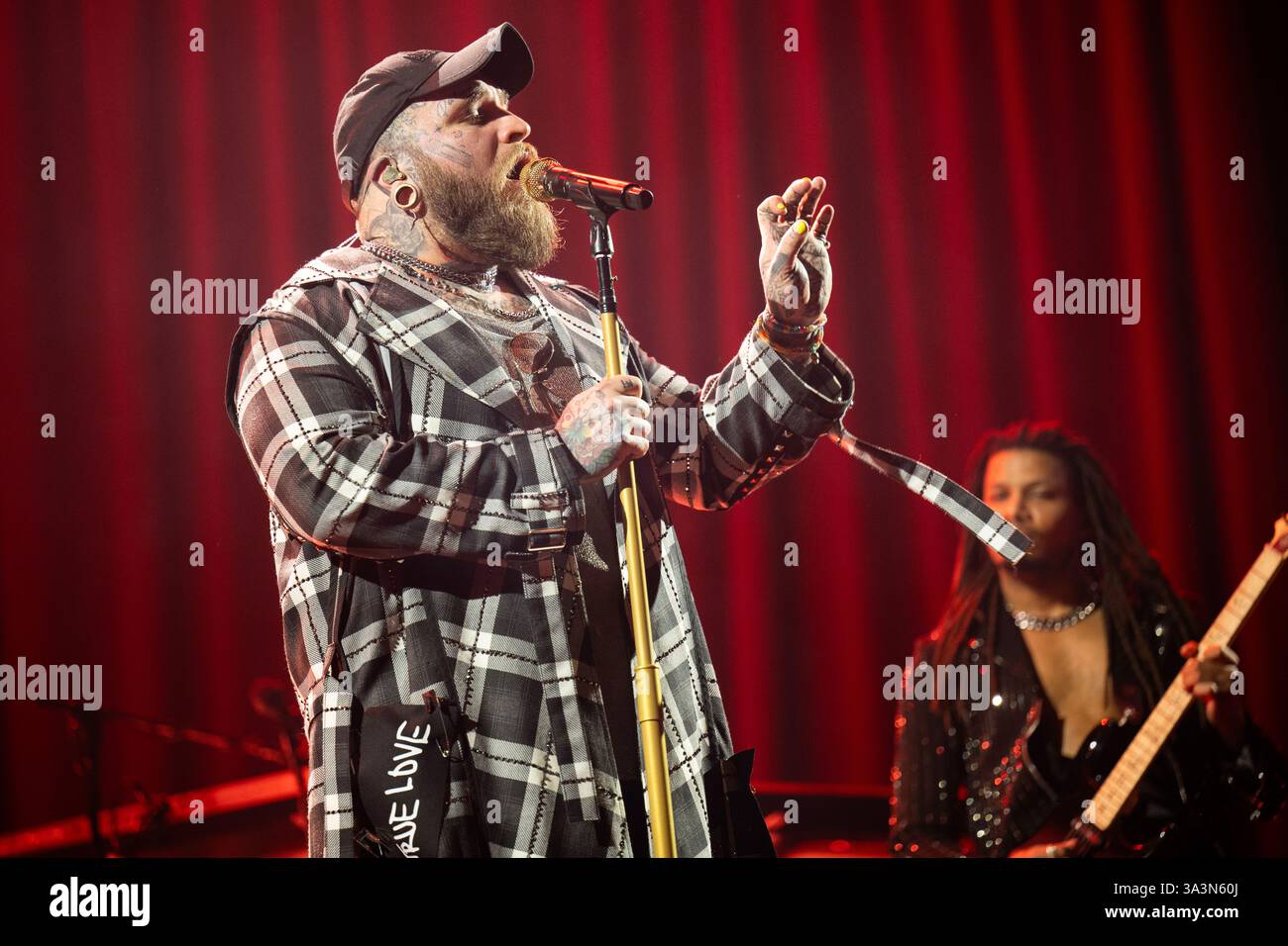 Manchester, Royaume-Uni. 16 mars 2025. Teddy Swims, de son vrai nom, Jaten Collin Dimsdale se produit au Manchester CO-OP Live Arena lors de sa tournée britannique. 2025-03-16 . Crédit : Gary Mather/Alamy Live News Banque D'Images