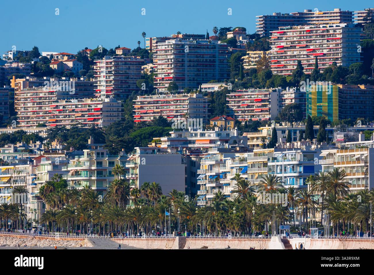 Belle côte de ville moderne à Côte d'Azur, Côte d'Azur, France Banque D'Images