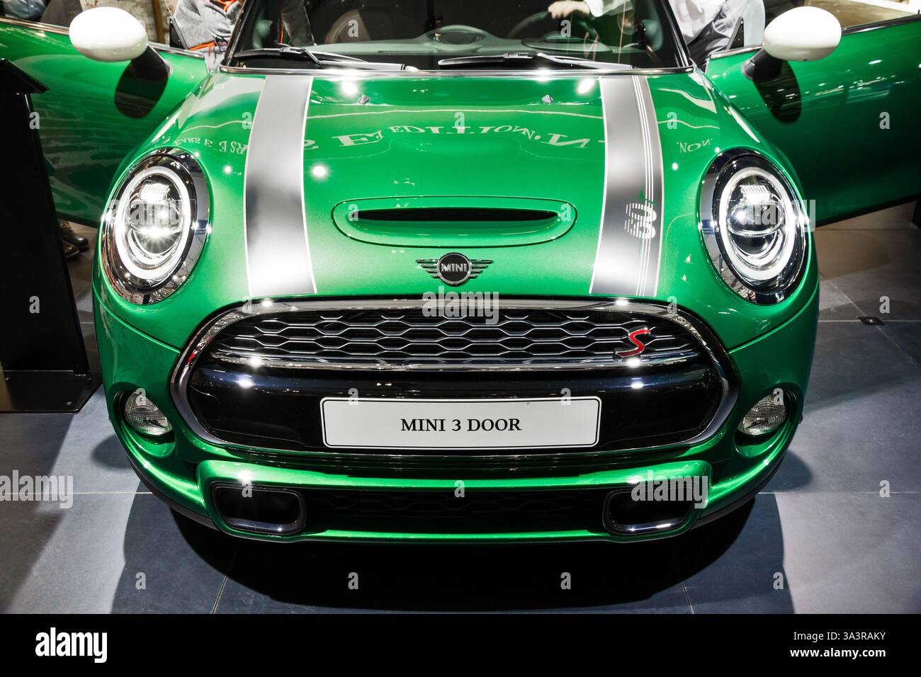 Mini Cooper édition 60e anniversaire au salon de l'automobile de Bruxelles. Belgique - 18 janvier 2019. Banque D'Images