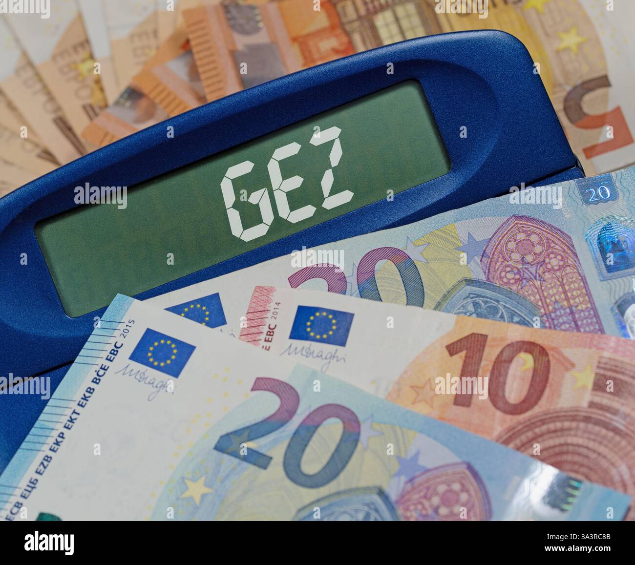 Calculatrice avec le mot “GEZ” sur l’affichage Banque D'Images