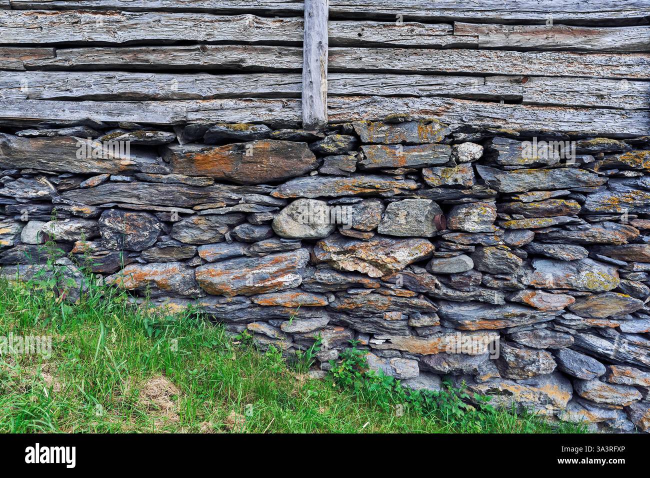 Images de Otternes 'klyngetun' du fjord de Sognefjorden, Norvège occidentale, le village norvégien traditionnel, de juin 2024. Banque D'Images
