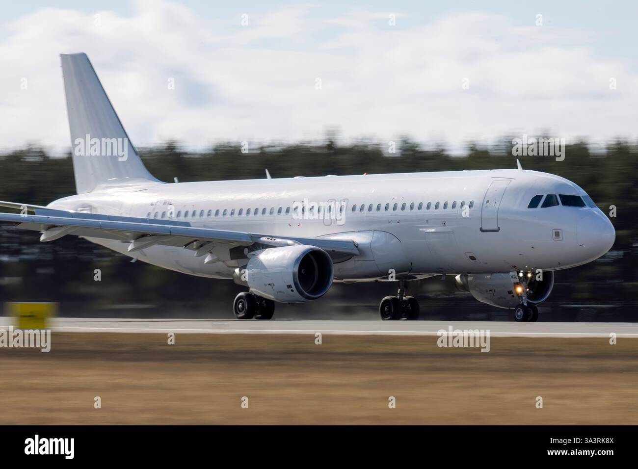 ORD : LY-WIL, GetJet Airlines, Airbus A320-214. Banque D'Images