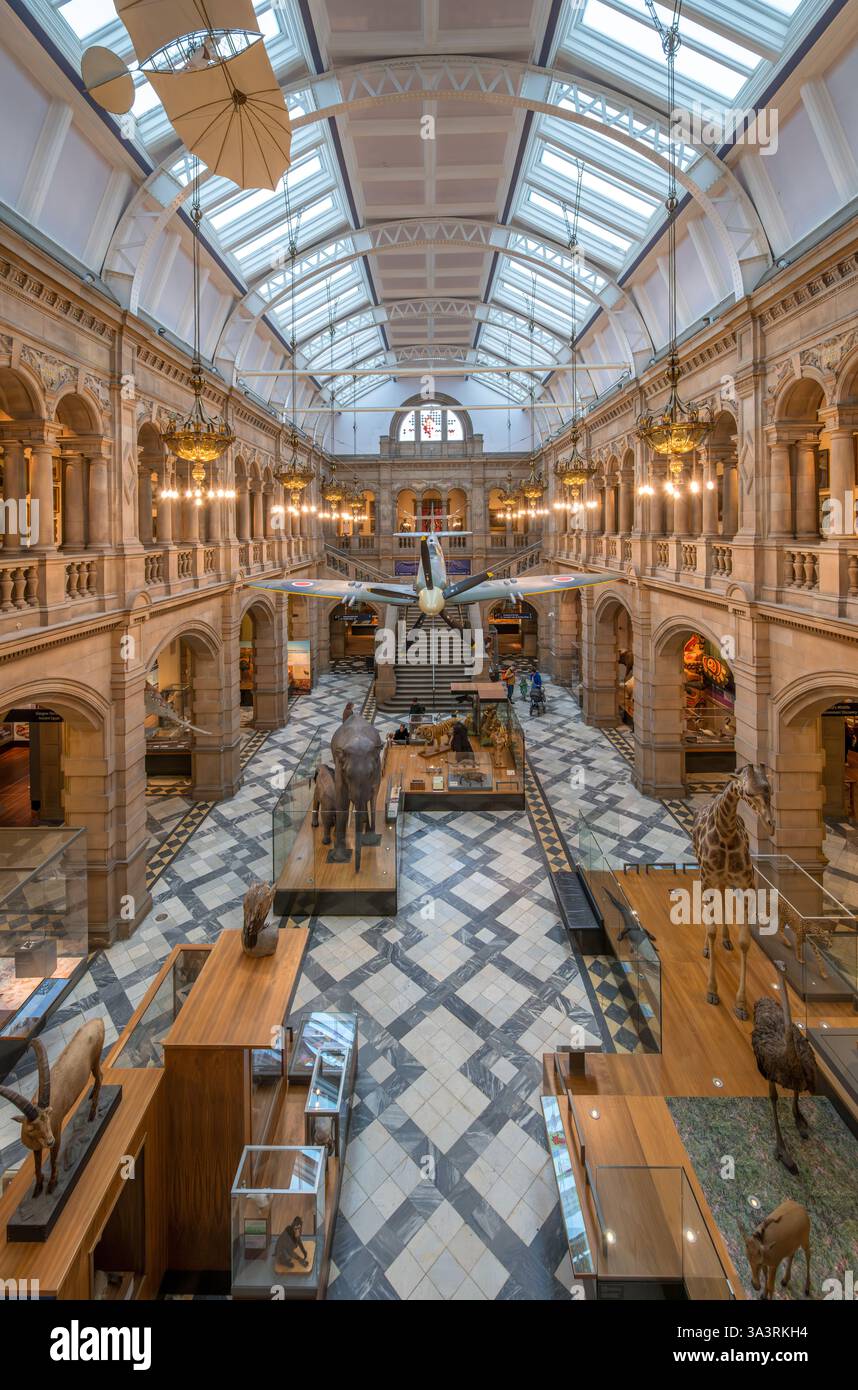 The West court of the Kelvingrove Art Gallery and Museum, Glasgow, Écosse, Royaume-Uni Banque D'Images