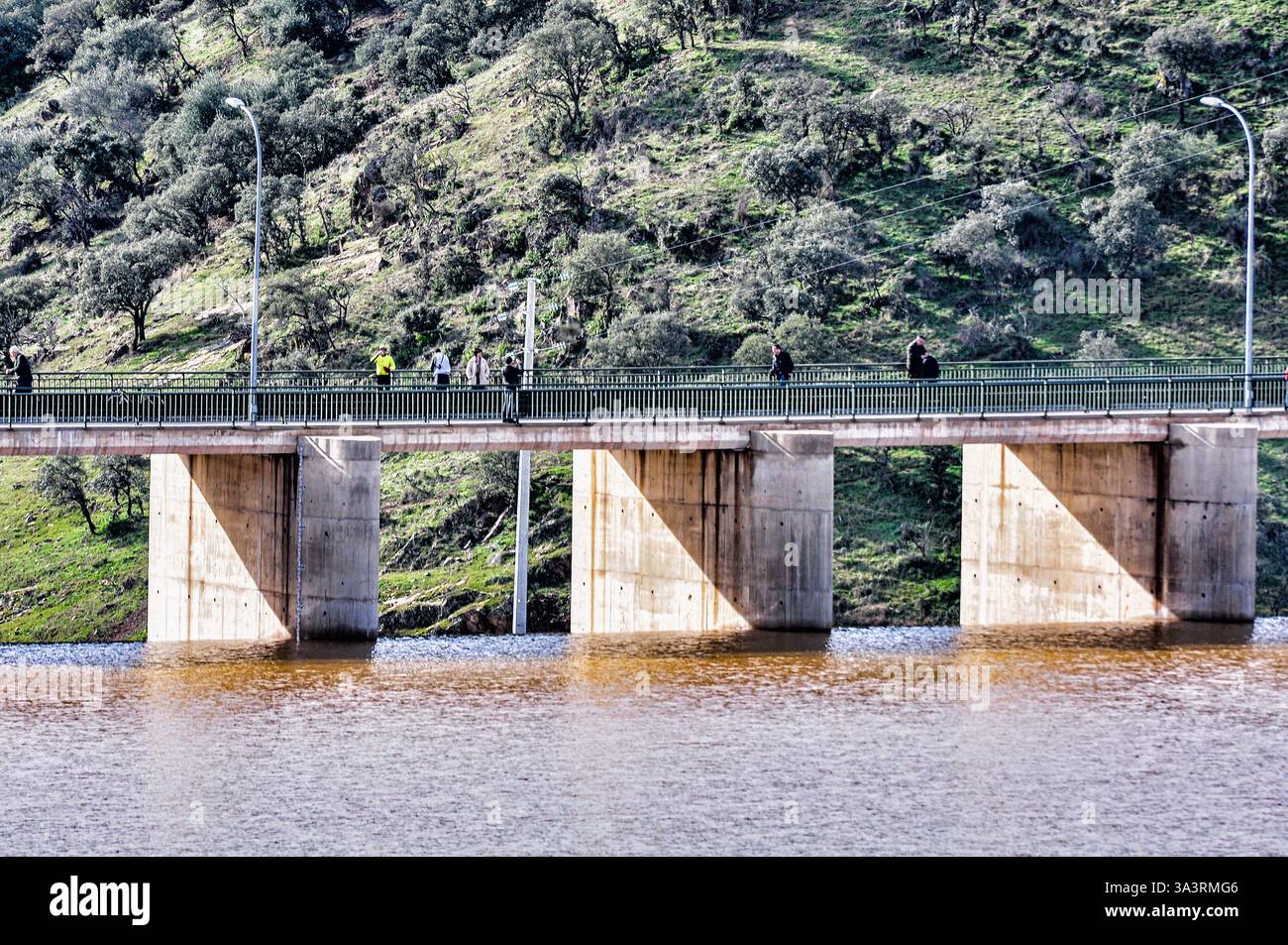 Le réservoir New Montoro lorsqu'il a été rempli pour la première fois en 2009-2010, un joyau pittoresque et une bouée de sauvetage en abondance Banque D'Images