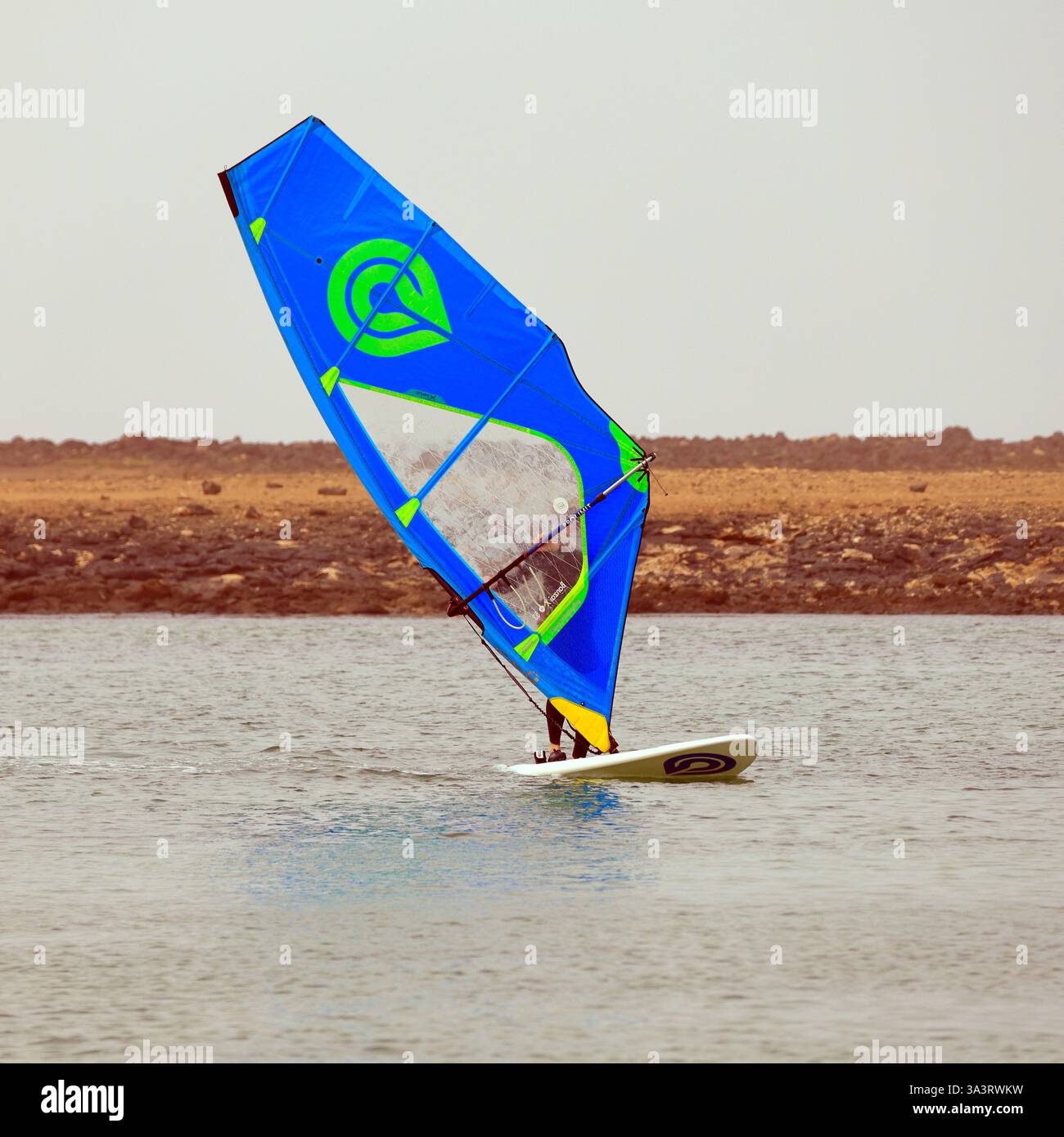 Cours de planche à voile à El Cotillo, Fuerteventura, Îles Canaries, Espagne, Europe, UE Banque D'Images