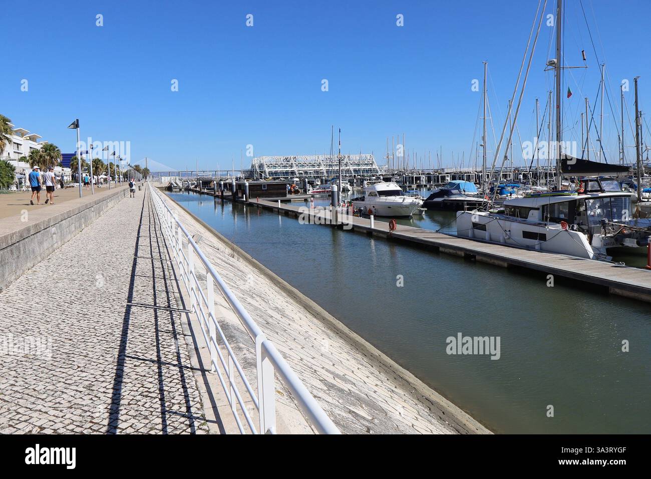 Bateaux de plaisance dans le port de Lisbonne, Lisbonne ville, Portugal Banque D'Images