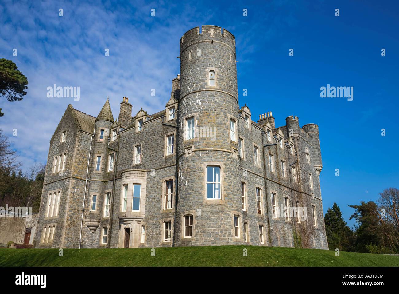 Conçu par l'architecte écossais William Burn, construit par la famille Annesley, le château écossais Baronial Castlewellan, dans le comté de Down, en Irlande du Nord Banque D'Images