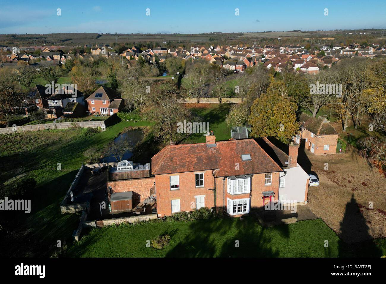 EMBARGO JUSQU'au 0001 JEUDI 21 NOVEMBRE Une vue de la maison de Hannah Ingram-Moore, la fille du regretté capitaine Sir Tom Moore, à Marston Moretaine, Bedfordshire, avant la publication du rapport de la commission dans la Fondation Captain Tom. Date de la photo : mercredi 20 novembre 2024. Banque D'Images