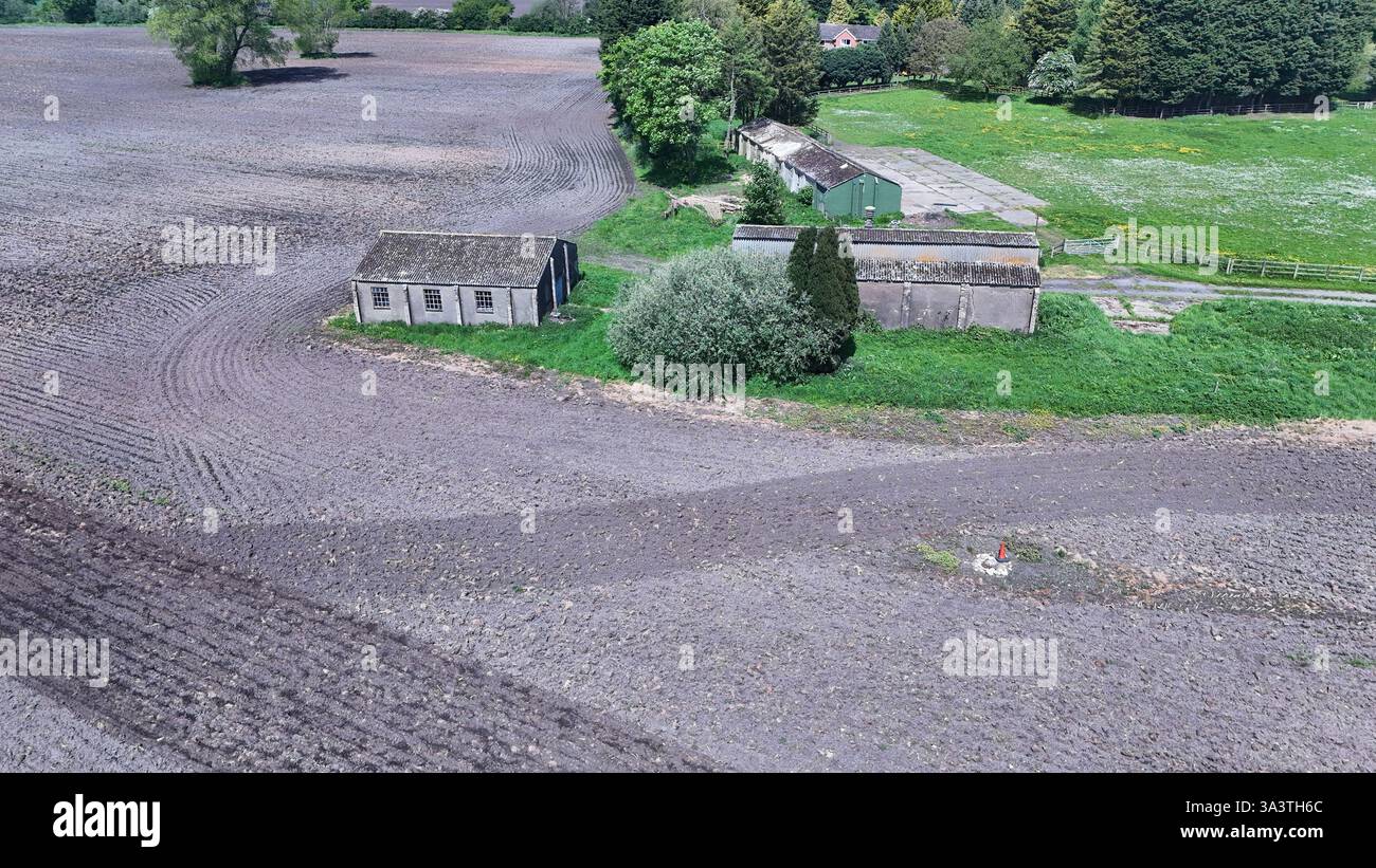 Vue aérienne de l'aérodrome de Melbourne de la RAF, de l'Arcetecture de l'aérodrome militaire de la seconde guerre mondiale, du magasin Parachute et du magasin Dingy Banque D'Images
