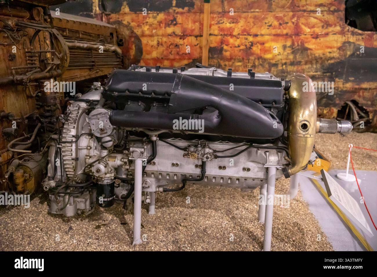 Handley page Halifax Bomber RAF Museum Hendon, récupéré du lac Hocklingen Norvège par une équipe de plongée de la RAF en 1973. Banque D'Images