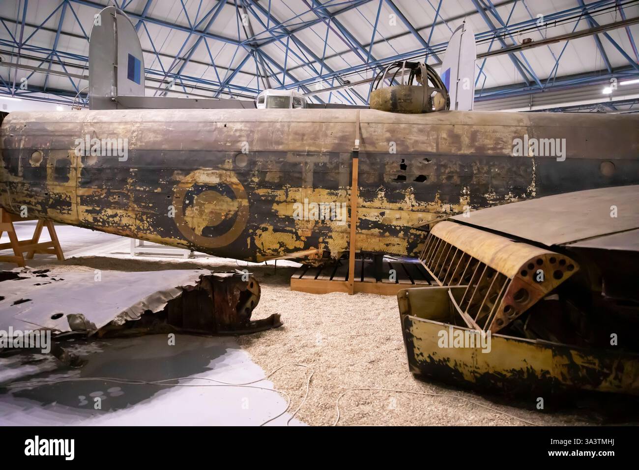 Handley page Halifax Bomber RAF Museum Hendon, récupéré du lac Hocklingen Norvège par une équipe de plongée de la RAF en 1973. Banque D'Images