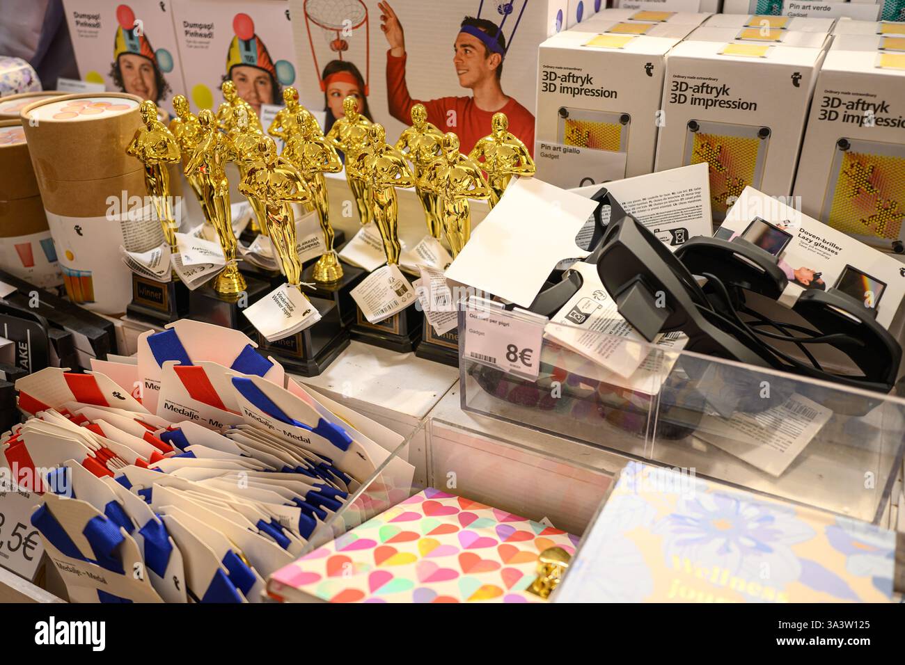 Cadeaux de fantaisie dans un magasin Flying Tiger Copenhagen – Milan, Italie – 03 mars 2025 Banque D'Images